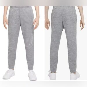 Nike Therma Fit Big Kids Boys Graphic Tapered Training Pants Smoke Gray Size XL.